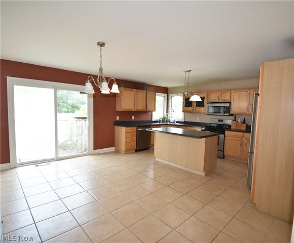 2145 Squirrel Run, Mineral Ridge, OH 44440