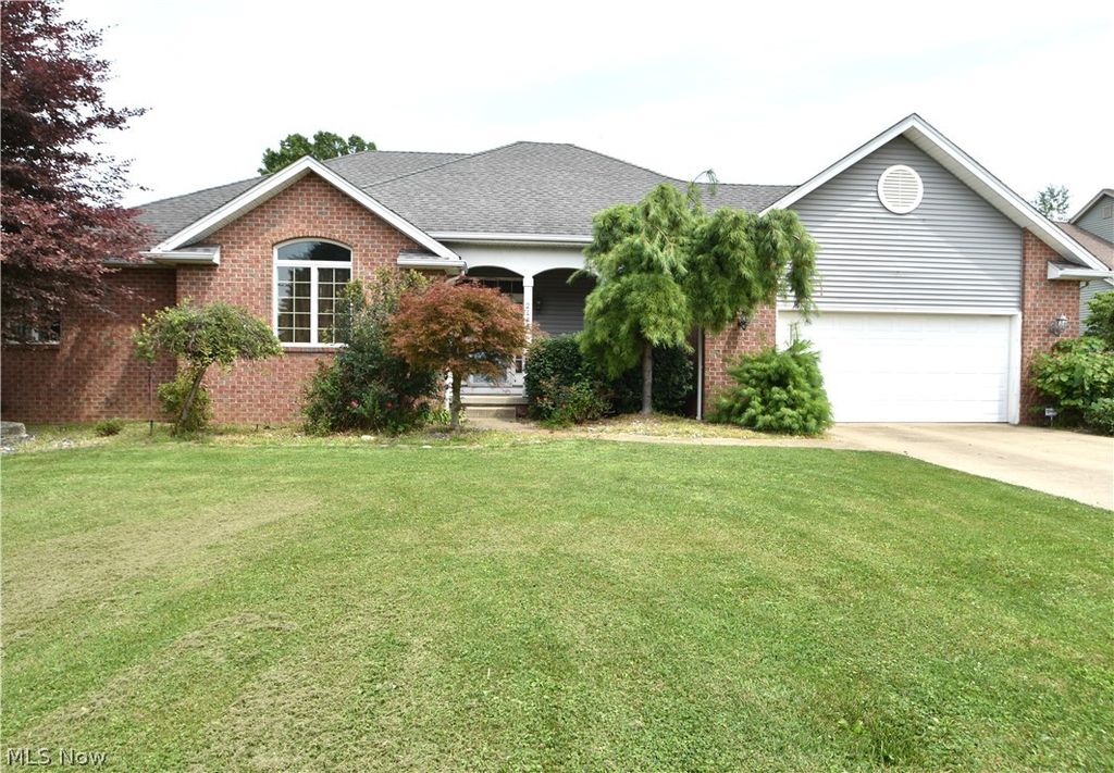2145 Squirrel Run, Mineral Ridge, OH 44440
