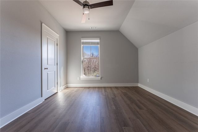 879 S Waxflower Avenue, Fayetteville, AR 72701