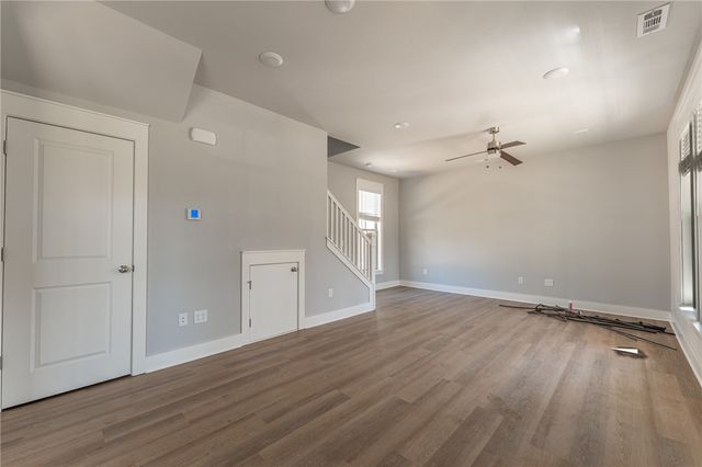 879 S Waxflower Avenue, Fayetteville, AR 72701