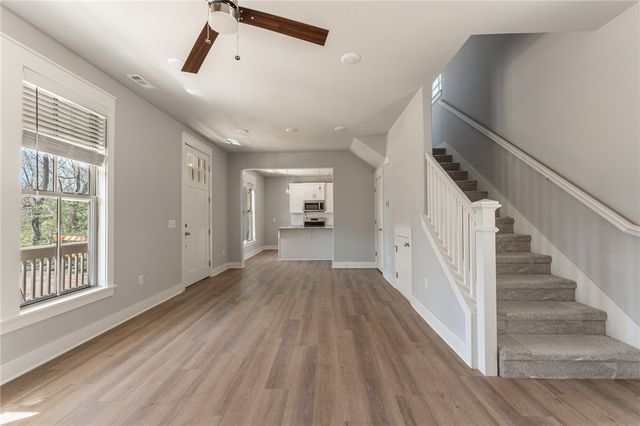 879 S Waxflower Avenue, Fayetteville, AR 72701
