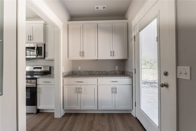 879 S Waxflower Avenue, Fayetteville, AR 72701