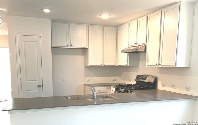 6922 Biotite Ridge, Elmendorf, TX 78112