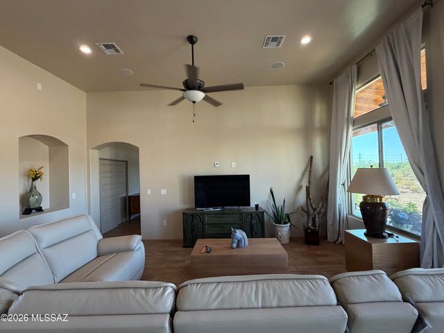 5700 W Iowa Street, Tucson, AZ 85757