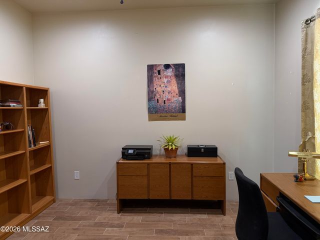 5700 W Iowa Street, Tucson, AZ 85757