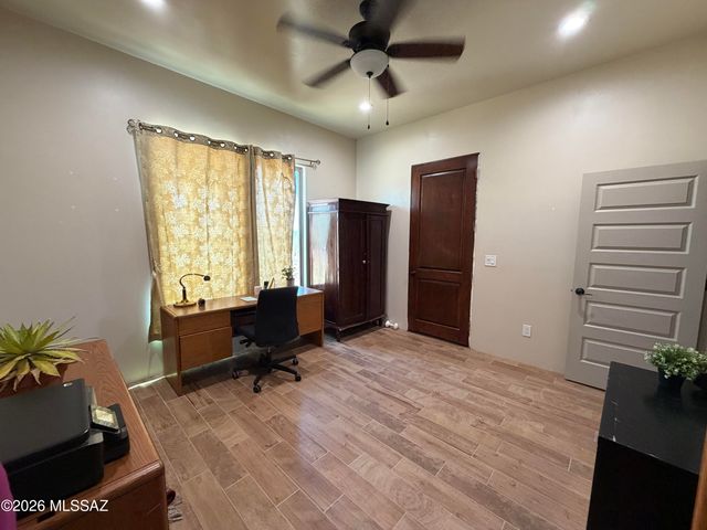 5700 W Iowa Street, Tucson, AZ 85757