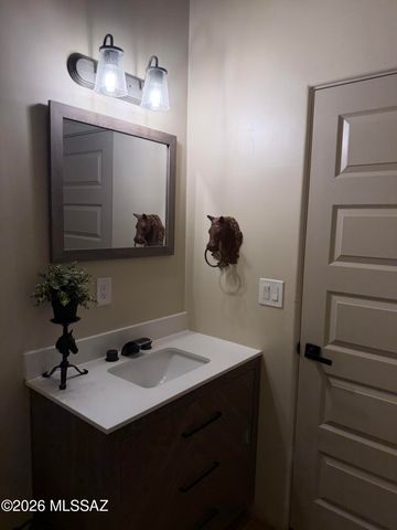 5700 W Iowa Street, Tucson, AZ 85757