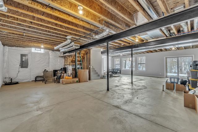 1091 Green Road, Ann Arbor, MI 48105