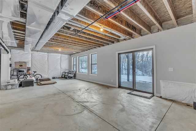 1091 Green Road, Ann Arbor, MI 48105