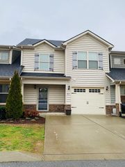 911 Dahlia Dr, Murfreesboro, TN 37128