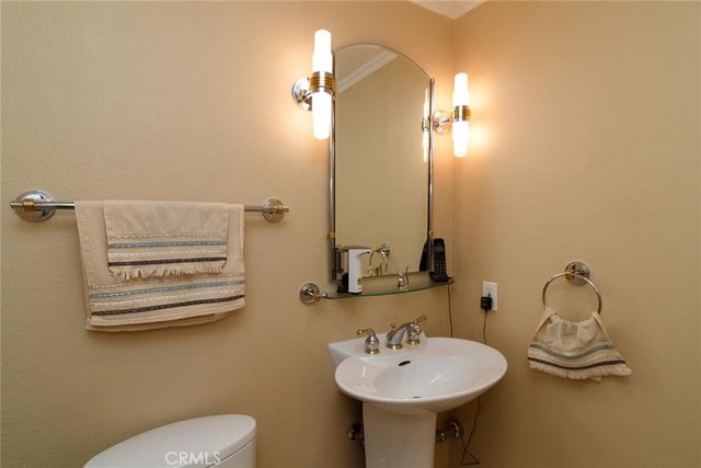 7019 Woodstone Place, West Hills, CA 91307