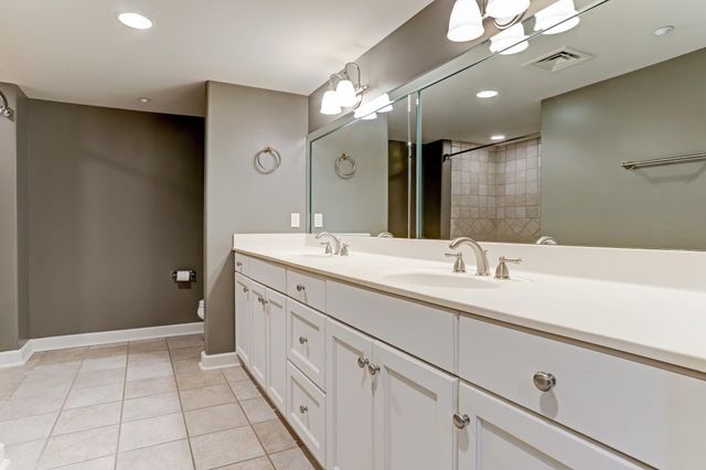 914 Main St Street 2104, Houston, TX 77002