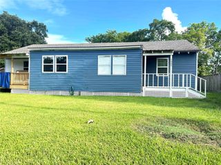 1005 Avenue E 1/2, Alvin, TX 77511