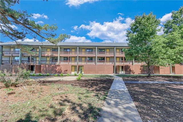 710 Jesse Jewell SE Parkways 105, Gainesville, GA 30501