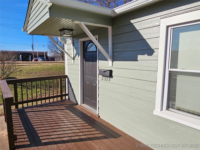 2325 W Easton Court, Tulsa, OK 74127