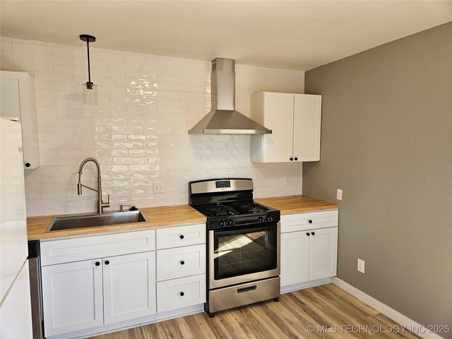 2325 W Easton Court, Tulsa, OK 74127