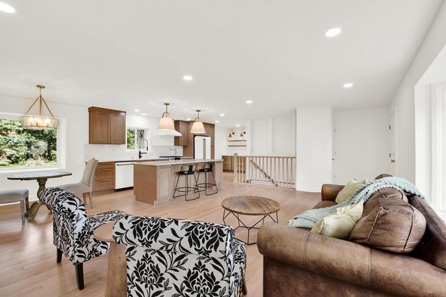 3285 Wetzel LANE, Brookfield, WI 53005