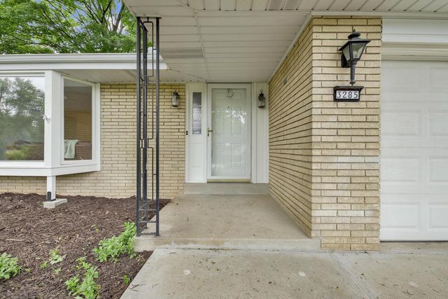 3285 Wetzel LANE, Brookfield, WI 53005
