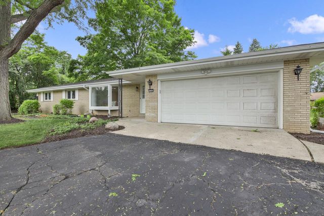 3285 Wetzel LANE, Brookfield, WI 53005