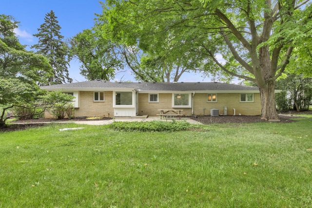 3285 Wetzel LANE, Brookfield, WI 53005