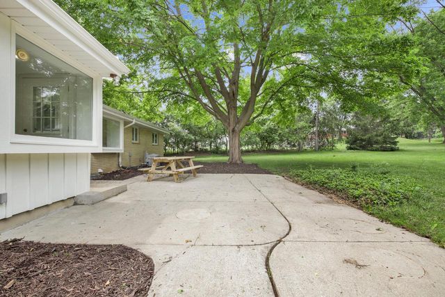 3285 Wetzel LANE, Brookfield, WI 53005