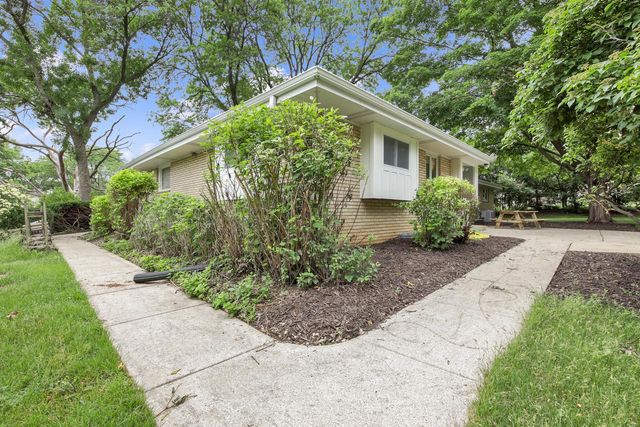 3285 Wetzel LANE, Brookfield, WI 53005