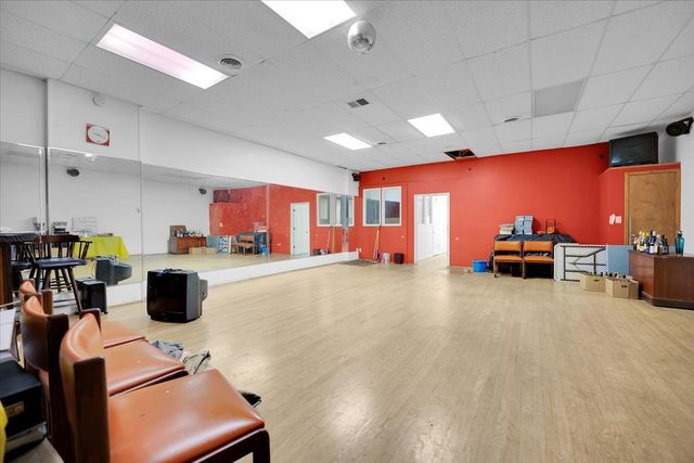 3839 N Kedzie Avenue, Chicago, IL 60618