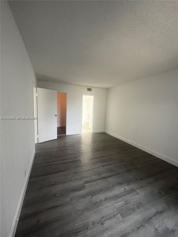 8301 Sands Point Boulevard S206, Tamarac, FL 33321