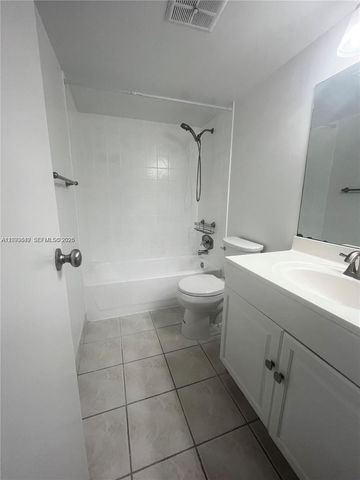 8301 Sands Point Boulevard S206, Tamarac, FL 33321