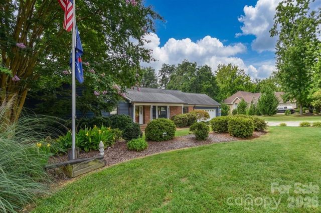 127 Fairway Drive, Mooresville, NC 28117