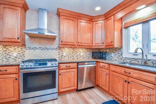 127 Fairway Drive, Mooresville, NC 28117