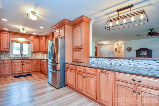 127 Fairway Drive, Mooresville, NC 28117