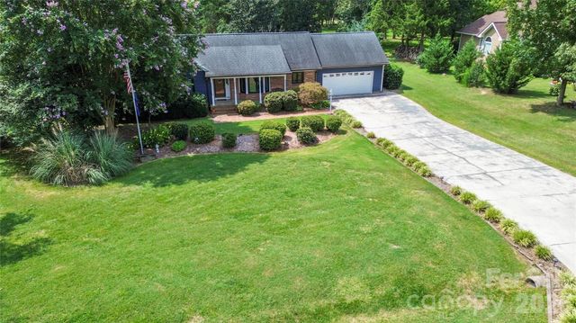 127 Fairway Drive, Mooresville, NC 28117