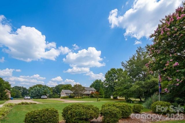 127 Fairway Drive, Mooresville, NC 28117