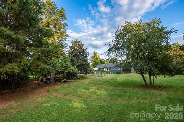 127 Fairway Drive, Mooresville, NC 28117