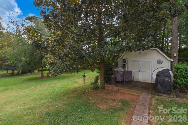 127 Fairway Drive, Mooresville, NC 28117