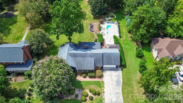 127 Fairway Drive, Mooresville, NC 28117