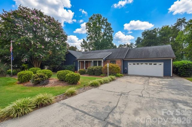127 Fairway Drive, Mooresville, NC 28117