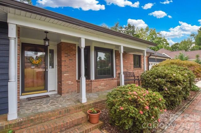 127 Fairway Drive, Mooresville, NC 28117