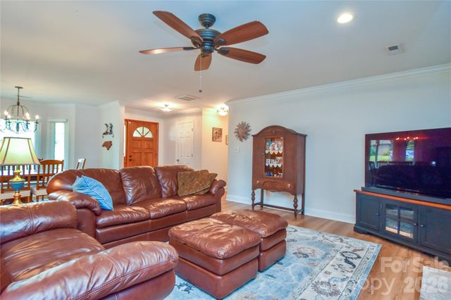 127 Fairway Drive, Mooresville, NC 28117