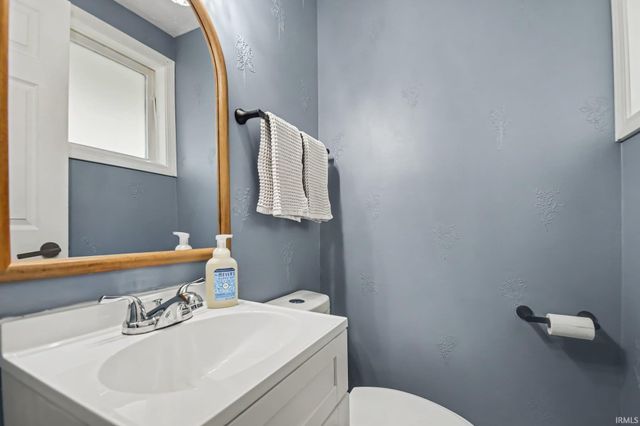717 Whitehall Drive, South Bend, IN 46615