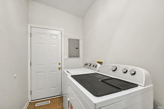717 Whitehall Drive, South Bend, IN 46615