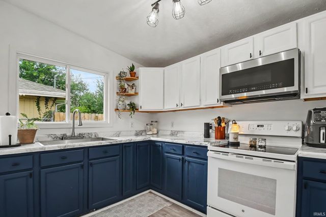 717 Whitehall Drive, South Bend, IN 46615