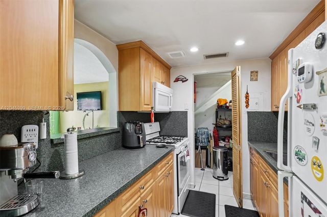 1300 W 53rd Street 25, Hialeah, FL 33012