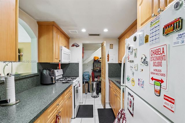 1300 W 53rd Street 25, Hialeah, FL 33012