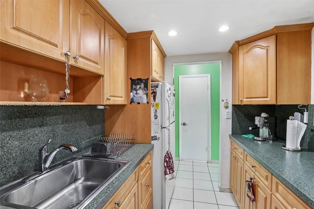 1300 W 53rd Street 25, Hialeah, FL 33012