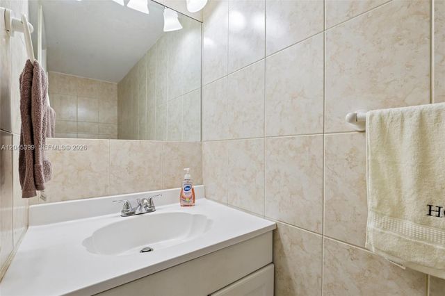 1300 W 53rd Street 25, Hialeah, FL 33012