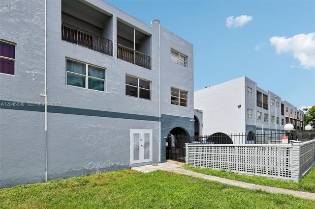 1300 W 53rd Street 25, Hialeah, FL 33012