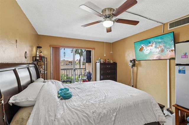 1300 W 53rd Street 25, Hialeah, FL 33012