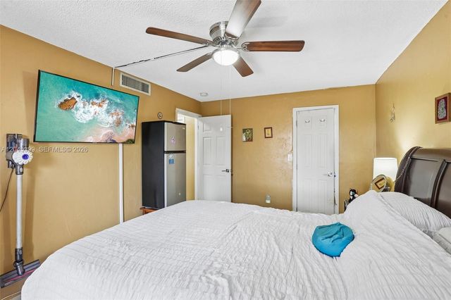 1300 W 53rd Street 25, Hialeah, FL 33012